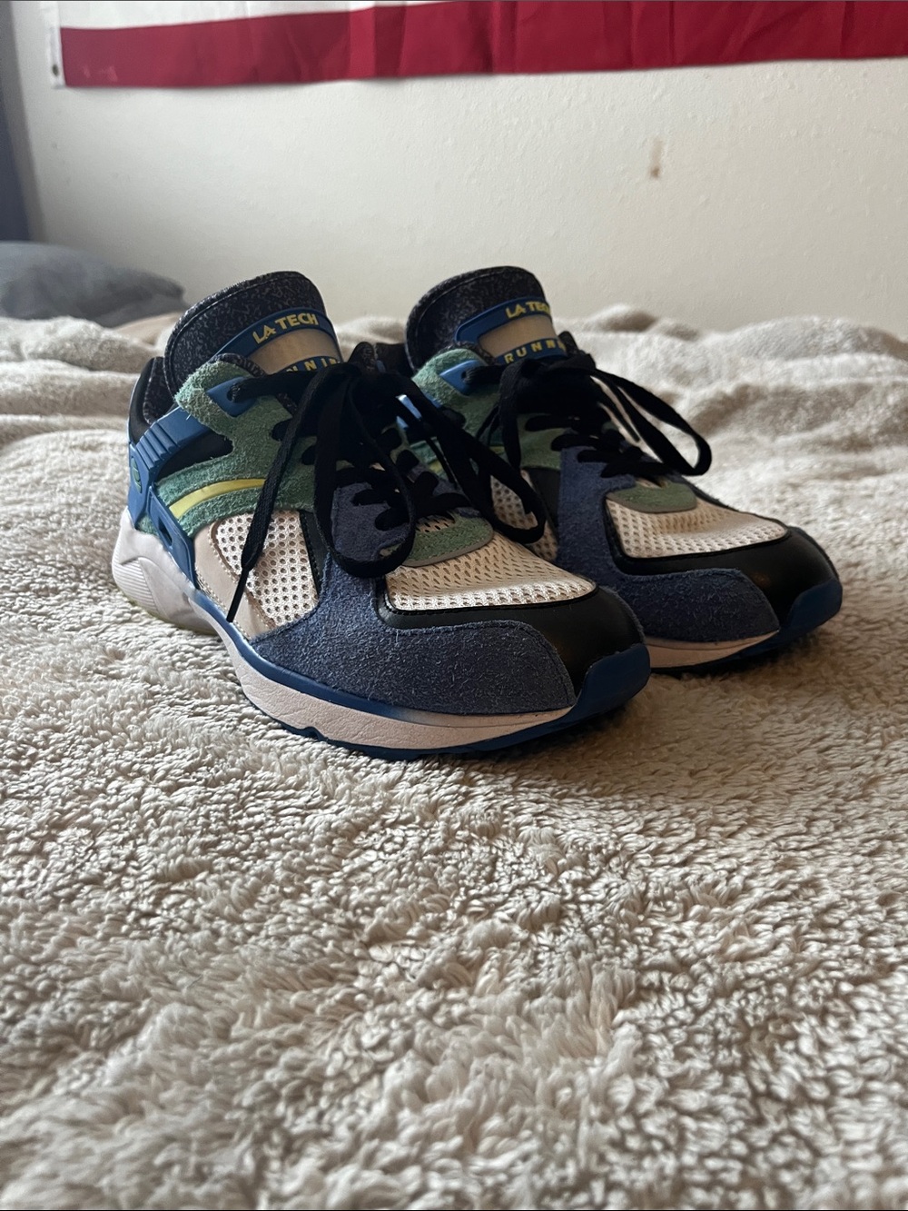 L.A. Gear Navy, White & Green Sneakers men’s 9.5